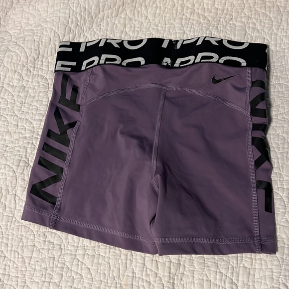 NIKE PRO shorts - Picture 2 of 4